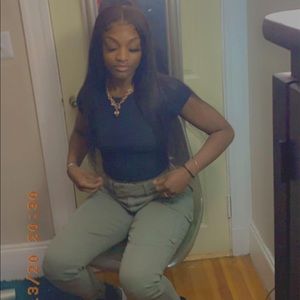 Meet your Posher, Emanni